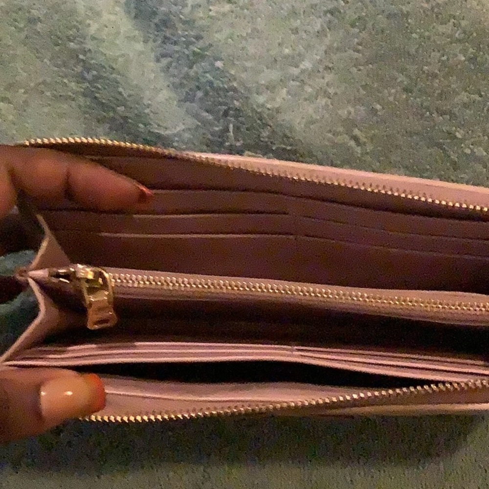 Authentic Miu Miu Ribbon Round Zip Quilted Wallet… - image 2